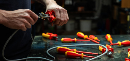Spoznajte pomen VDE-certificiranih orodij za električna dela