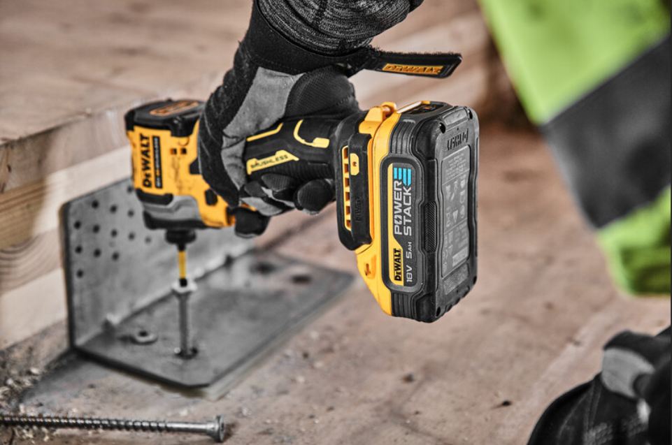 DEWALT Powerstack tehnologija: nova generacija baterijskega orodja