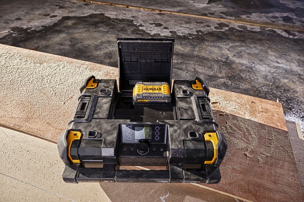DEWALT radio: tehnološko dovršena rešitev za sodobna delovišča
